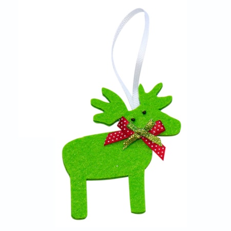 Красное платье и игрушка-олень