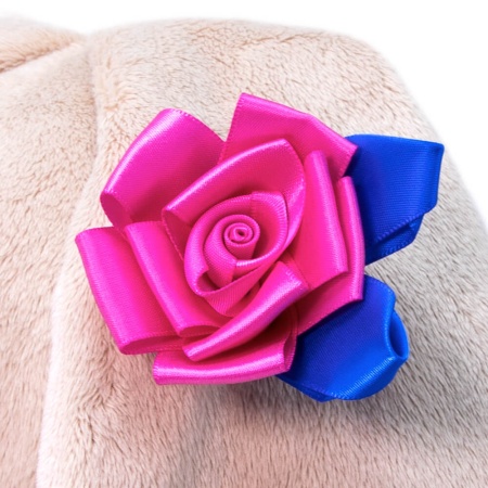 большой в платье с пелериной