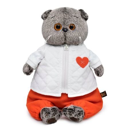 в стеганой куртке и комбинезоне