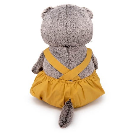 в полукомбинезоне с бантом