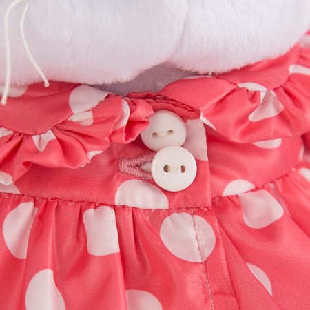 в плащике в горох