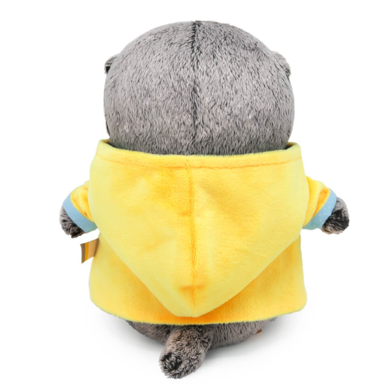 в шубке с капюшоном