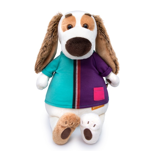 в двухцветной футболке