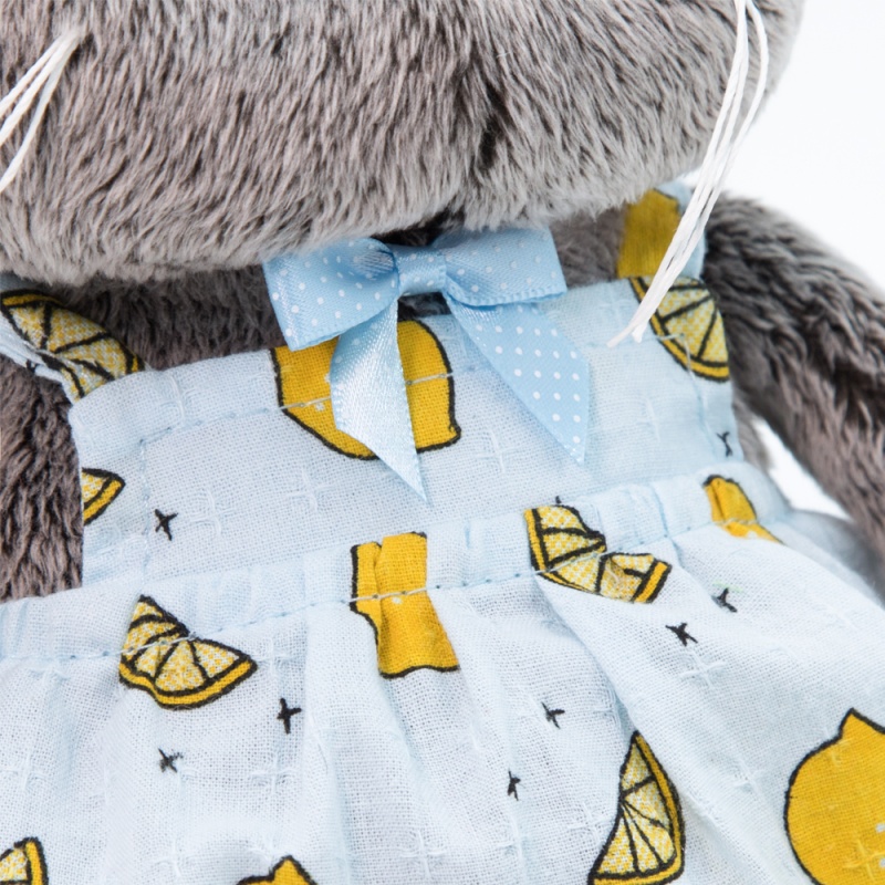 в песочнике с лимонами