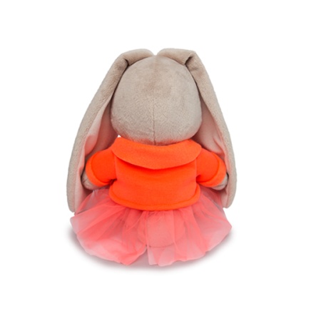 в оранжевой куртке и юбке