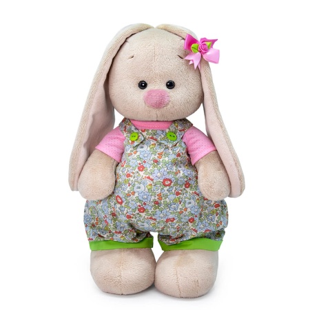 в летнем комбинезоне