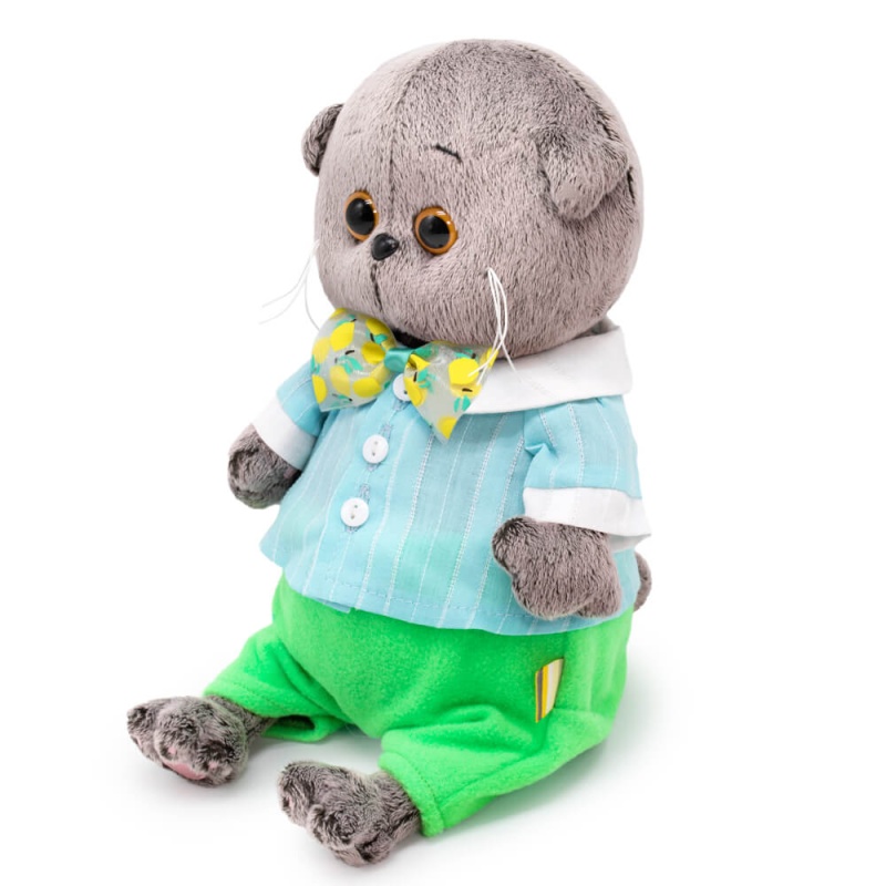 в костюмчике с галстуком-бабочкой