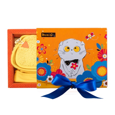 Меховой жилет и шапочка из трикотажа