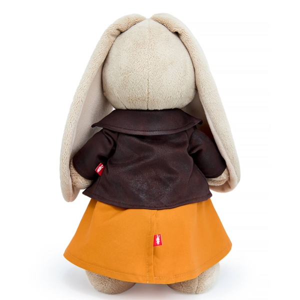 в косухе из эко-замши