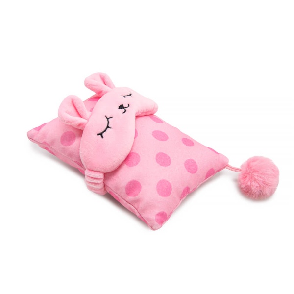 Оливия Кваковская с аксессуарами для сна