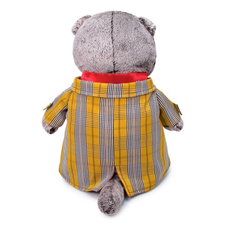 в двубортном плаще