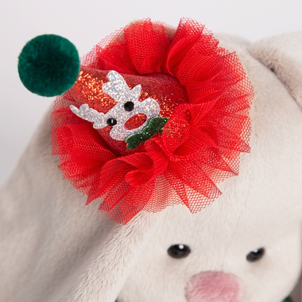 в колпачке с зеленым бантиком