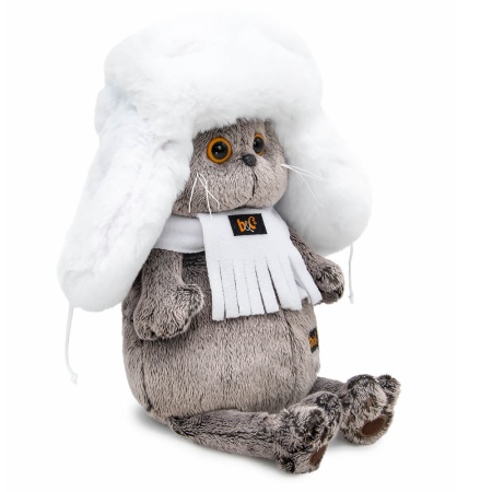 Кот Басик в белой меховой шапке