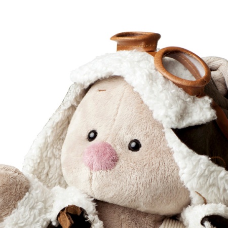 в куртке-пилот