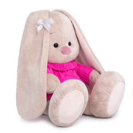 в розовом свитере