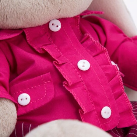 в курточке и шортиках