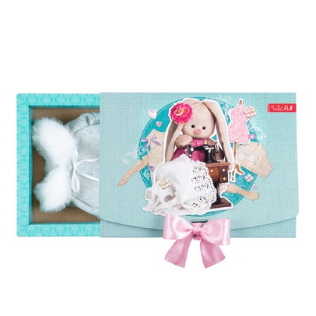 Платье с меховым воротником и помпонами