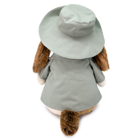 в костюме «Сафари»