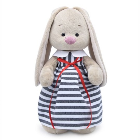 в платье в полоску