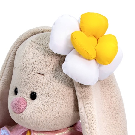 в перламутровом плаще