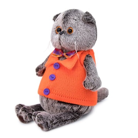 в вязаном жилете