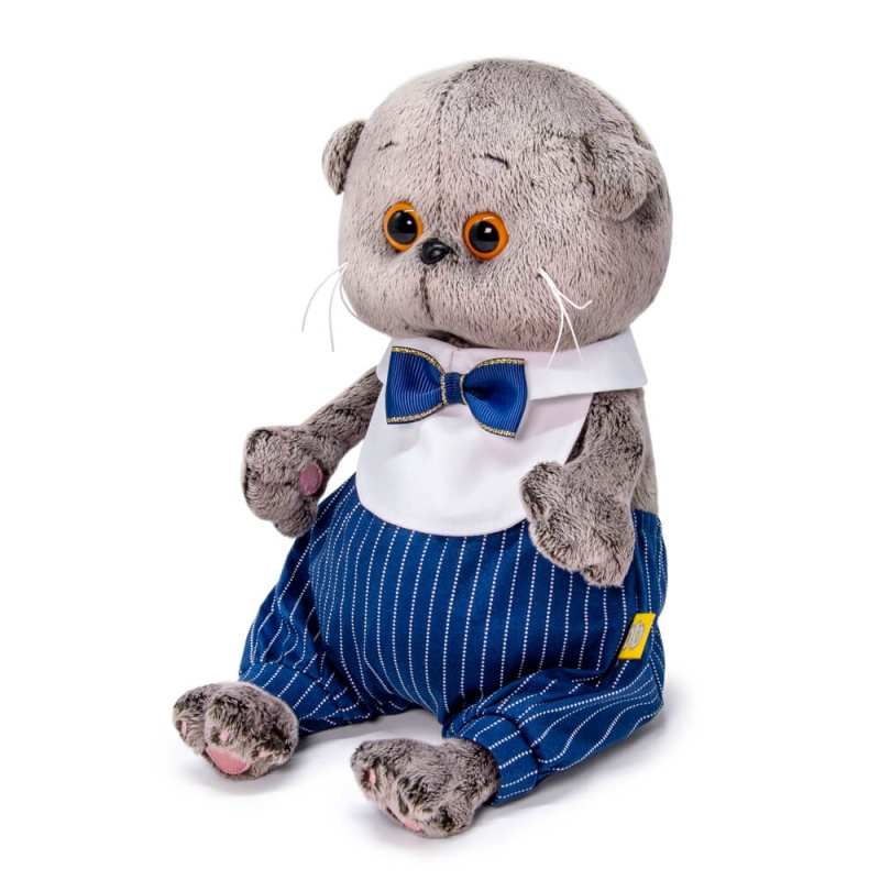 в манишке с бантом