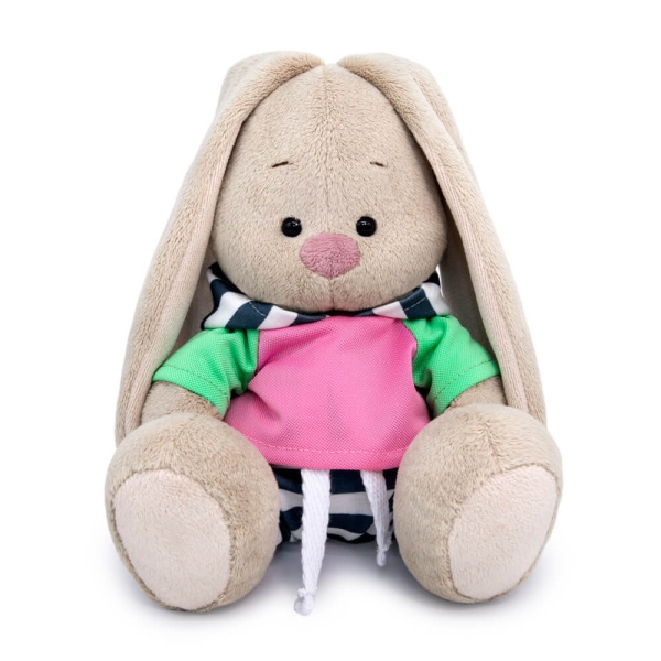 в спортивном костюме