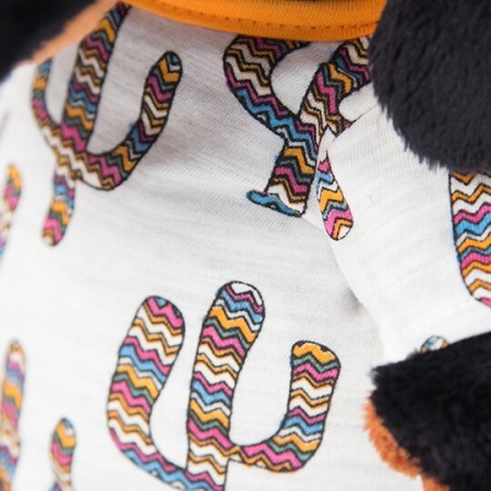 в футболке в кактусы