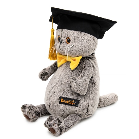 в академической шапочке