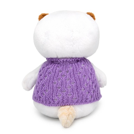 в вязаном жилете