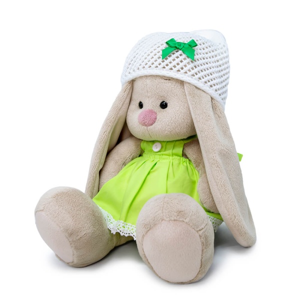 в салатовом платье с кружевом