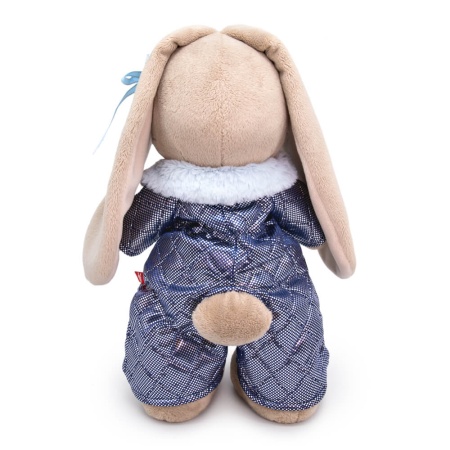 в стеганом комбинезоне