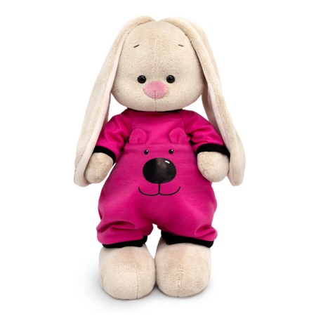 в комбинезоне с мишкой