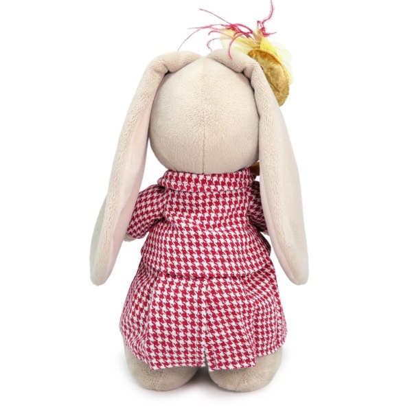 в костюме из твида