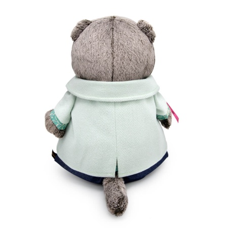 в твидовом пиджаке с розой