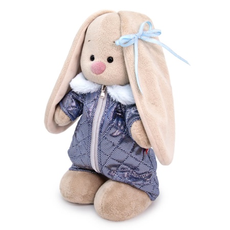 в стеганом комбинезоне