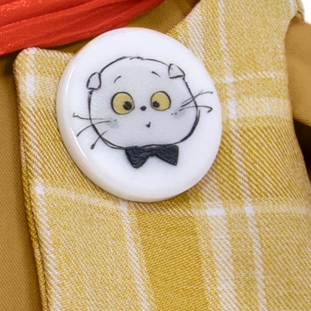 в платье с шарфом