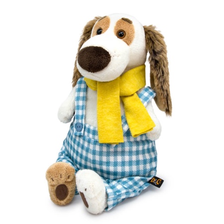 в штанах на бретельках и шарфе