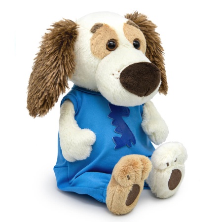 в комбинезоне с драконом