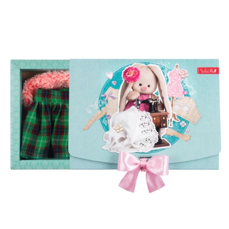 Юбка в клетку и шапочка с помпоном