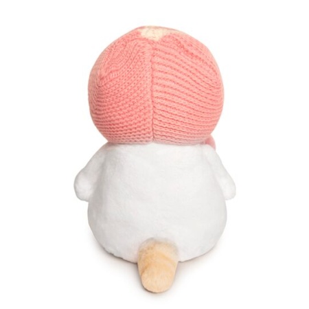 в спортивной шапке