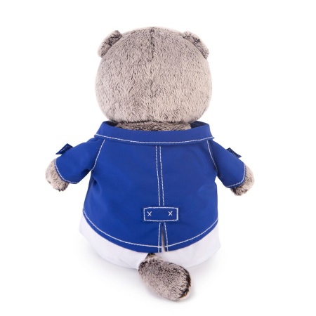 в синем кителе