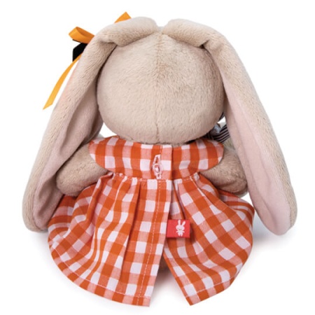 в оранжевом платье с зайчиком