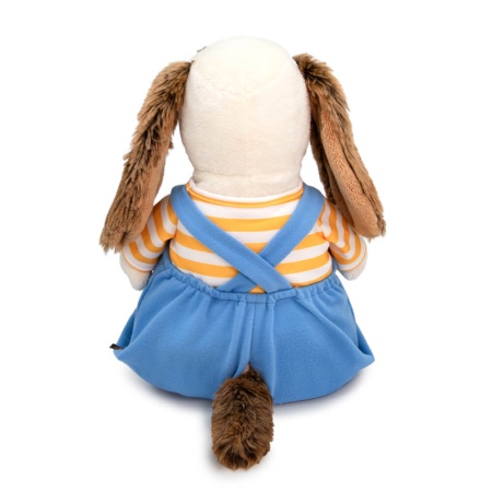 в комбинезоне с корабликом