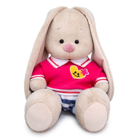 в толстовке поло