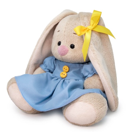 в голубом платье