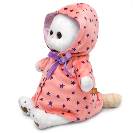 в коралловом пальто