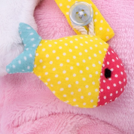 в меховом комбинезоне