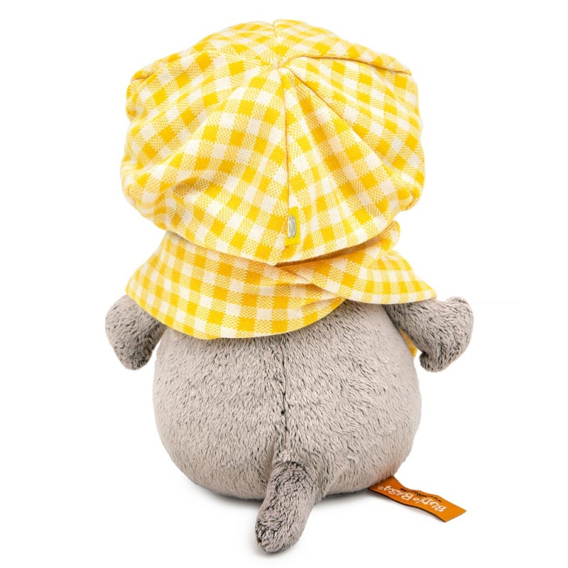 Басик baby в берете и шарфе в клетку