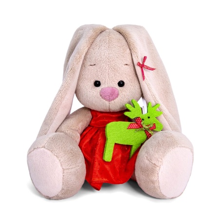 Красное платье и игрушка-олень